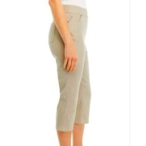 Kim Rogers Khaki Capri pants